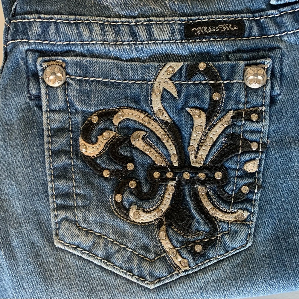 Miss Me Boot Cut Women’s JP6073B Size 27 X 33 Fleur De Lis Good Condition